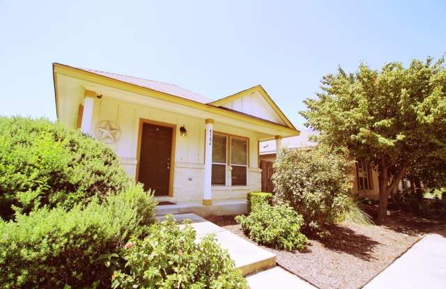 2 bedroom 1 bath adorable home Gallery 3