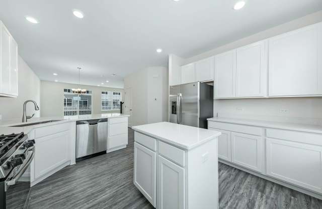 225 Lakeshore Drive Gallery 3