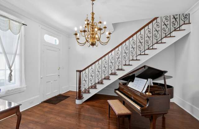 1030 Burgundy Street photos photos