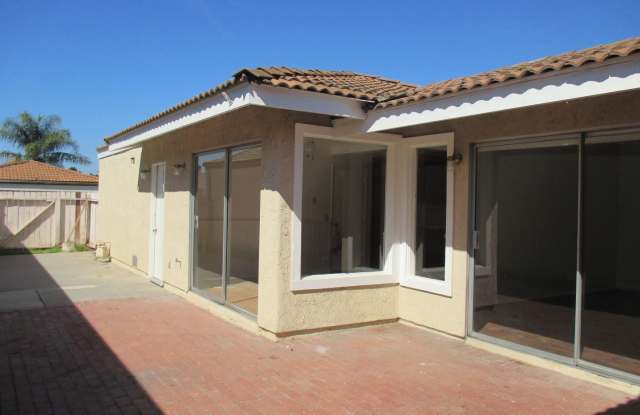 Single-Story 3-Bedroom Home in Central Camarillo Gallery 3