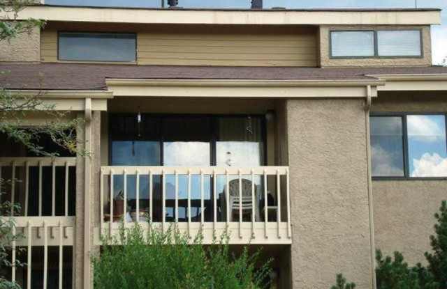 2bd/2ba with Loft in South Boulder - 30 South Boulder Circle, Boulder, CO 80303