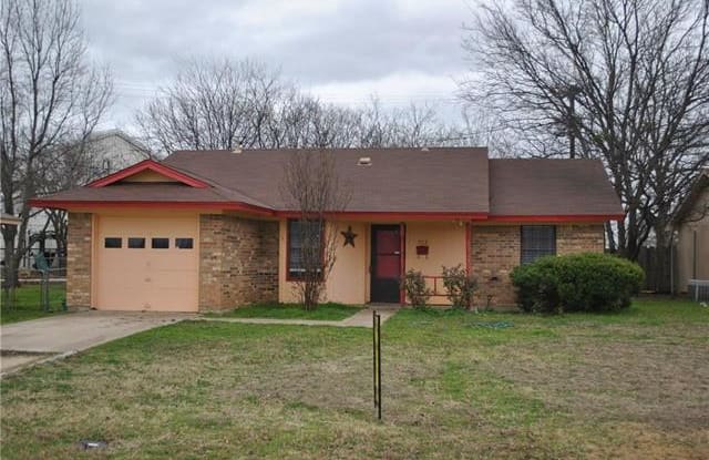 332 N Field Street - 332 North Field Street, Burleson, TX 76028