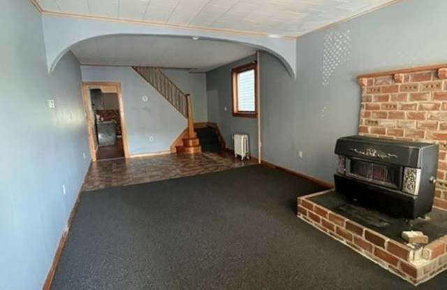 4 Bedroom 1 Bath Gallery 4