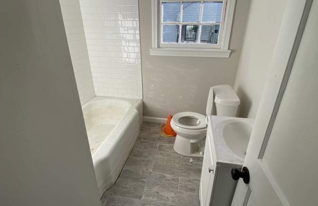 Newly Renovated 3 Bed / 2 Bath in Broadmoor Neighborhood ready to rent! photos photos