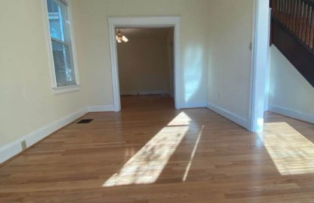 300 Tennessee Ave. NE Gallery 4