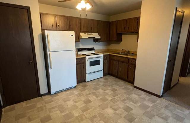 Two bedroom upper appartment - 9047 17th Avenue, Kenosha, WI 53143