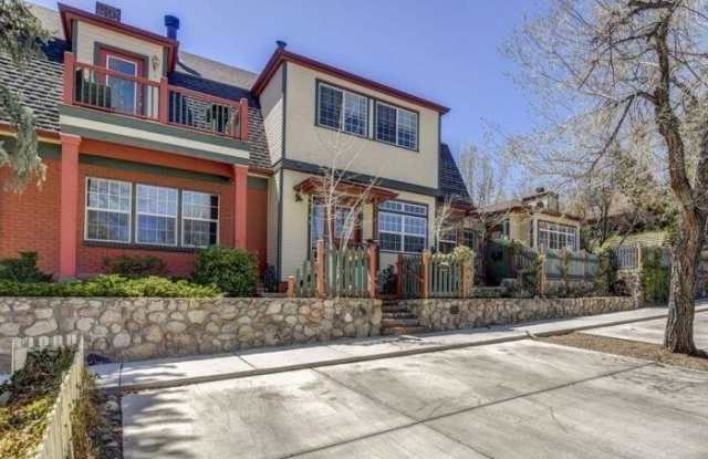 325 E Union 'The Townhouse' Street photos photos