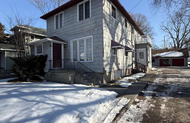 1023 South Pennsylvania Avenue - 3 photos photos