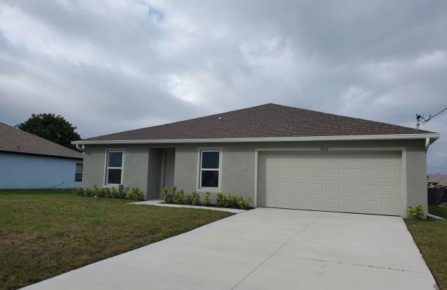 4/2/2  with a $500 Move in Special photos photos