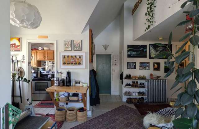 Beautiful 1.5 Bed/ 1 Bath Conveniently Located photos photos
