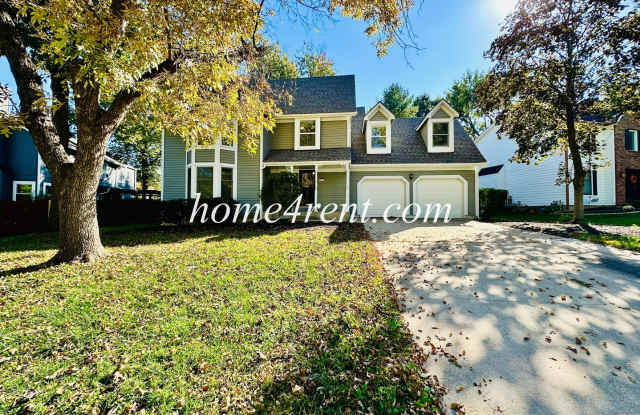 Fantastic Lenexa Home w/ Updated Kitchen, Wood Floors, Spacious Bedrooms, Finished Basement and a Spacious Yard! Gallery 1