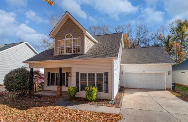 Charming 3 bed 2.5 bath Home in Huntersville! Gallery 3
