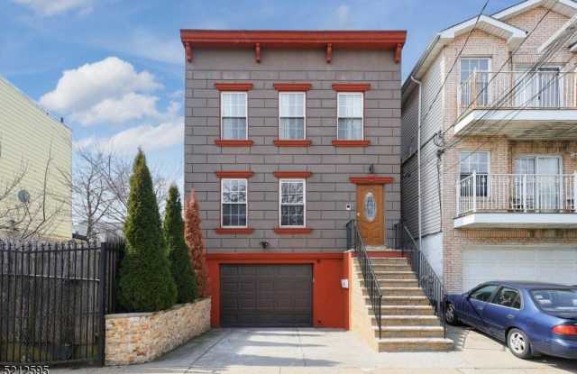 131 Armstrong Ave photos photos