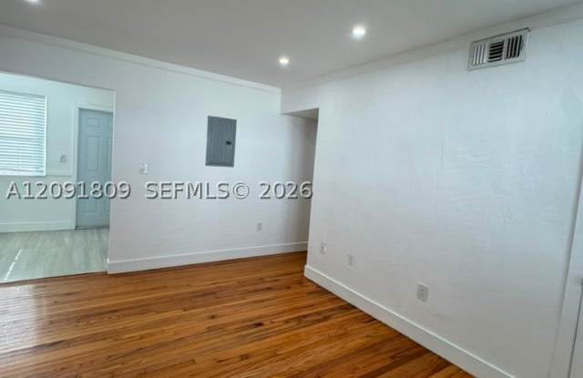 15 Sidonia Ave Gallery 2