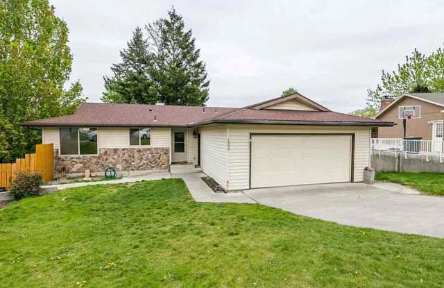 Welcome to 1533 Ridgeview Drive — Available August 1st! photos photos