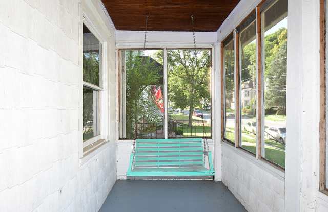 355 Lincoln Avenue Gallery 4