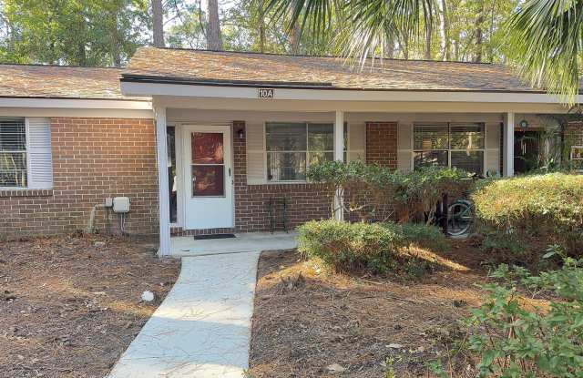 Cozy Two Bedroom Duplex on South End HHI - 6 Point Comfort Road, Hilton Head Island, SC 29928