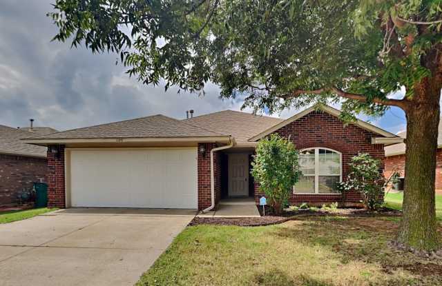 Very Nice 3 Bedroom 2 Bath Home in Mustang Schools photos photos