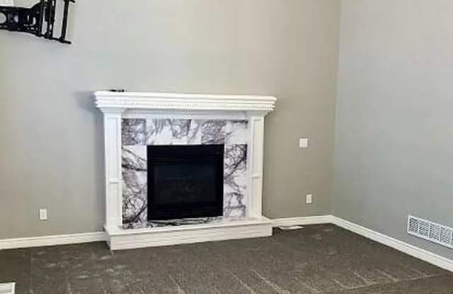 Coming Soon! 4-Bedroom, 3 Bath Single Family for Rent in Greenwood, MO |  Vaulted Ceilings & 3-Car Garage Gallery 4