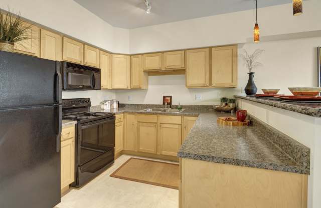 Park Plaza II Apartment Homes Gallery 4