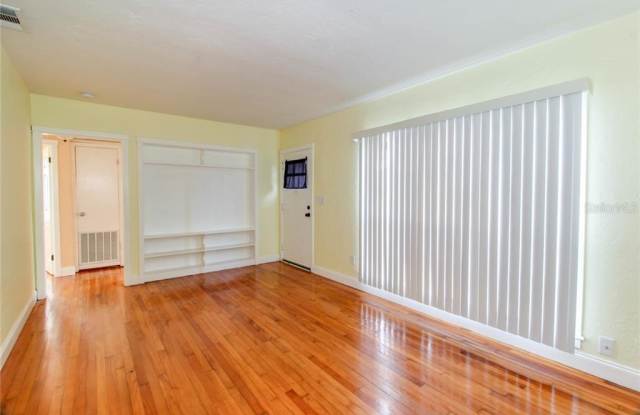 1709 N FOREST AVENUE Gallery 4