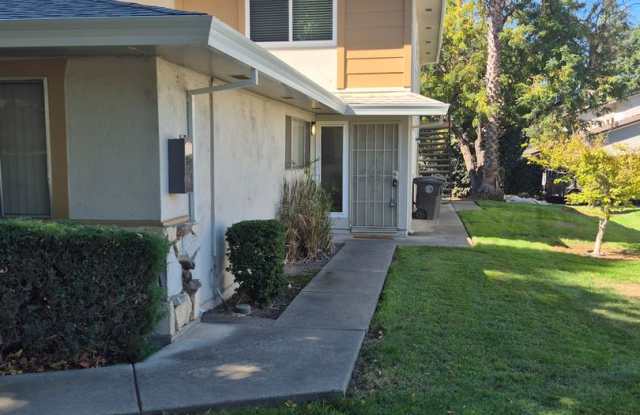 Remodeled 2 Bedroom Condo with Garage Gallery 1