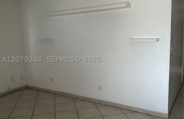 6104 Pierce St Gallery 3