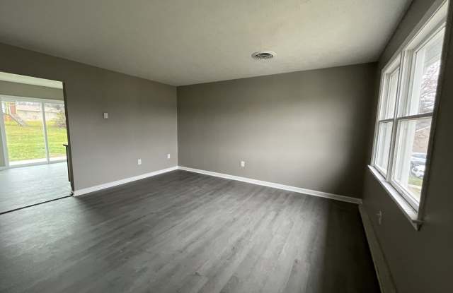 703 1/2 Thomas Lane - 703 1/2 Thomas Lane, Martinsburg, WV 25401