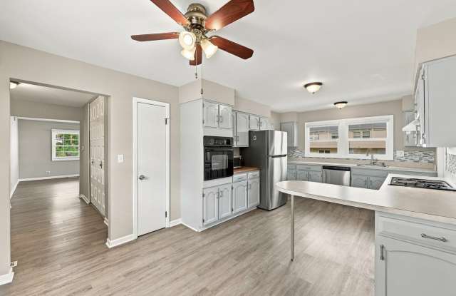 101 Emerson Drive Gallery 3