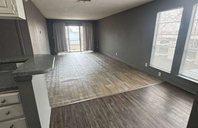 2405 E. 55th Pl. Unit 18 photos photos