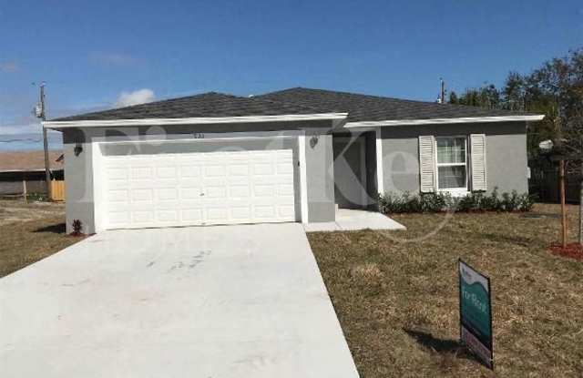931 SE Thornhill Drive photos photos