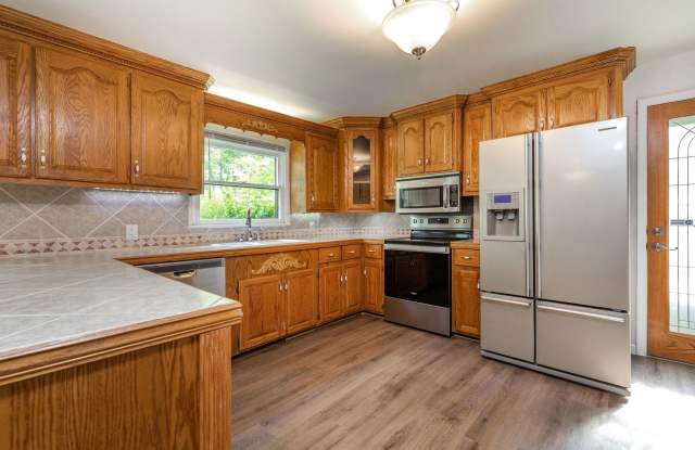 Rental Home in Hollister MO 3 bedroom 3 bath home with garage and fenced yard photos photos