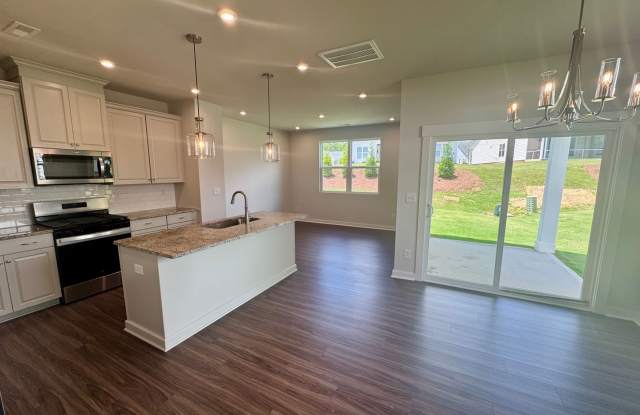 Beautiful 4BR/3BA Townhouse in Griffith Lakes Gallery 4