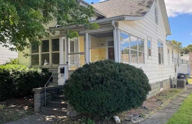 Charming 2-Bedroom Home with Enclosed Porch and Garage! photos photos
