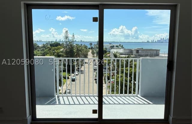 1455 N Treasure Dr Gallery 3