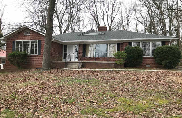901 E 15th Street - 901 E 15th St, Anniston, AL 36207