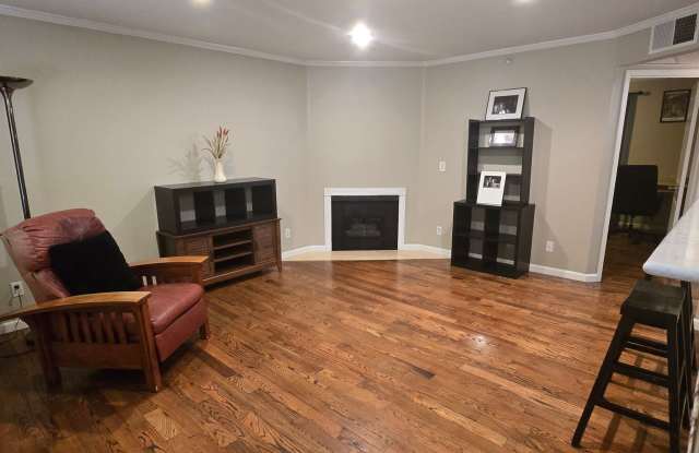 Glendale 1 Bed, 1 Bath Condo for lease - Hardwood Floors - Central Air - Gated Parking Gallery 4