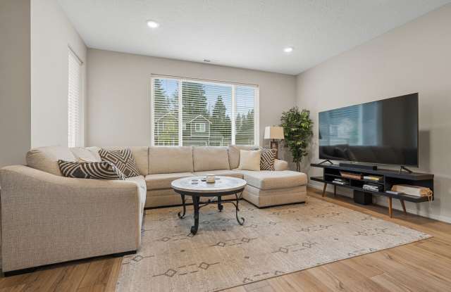 Large 3 Bedroom + Office/Flex Room + Loft! Gallery 4