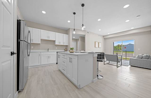1700 Forest Gallery 2
