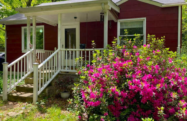 Lovely 2br bungalow with screened porch and hardwoods near Meadowmont, perfect Chapel Hill location! photos photos