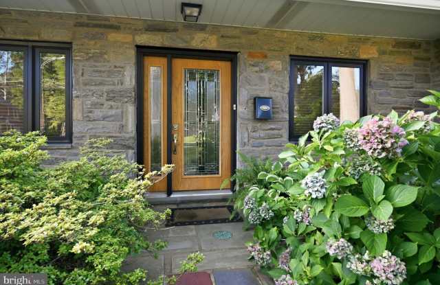 840 DELMONT Drive Gallery 4