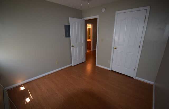 Newly Renovated 2 Bedroom Near Campus! Gallery 4