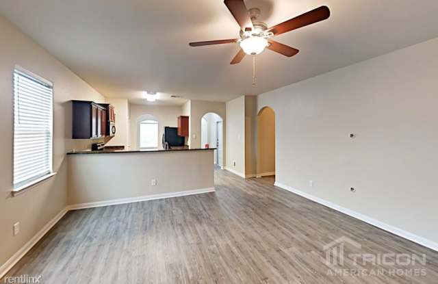 1502 Tulip Lane Gallery 3