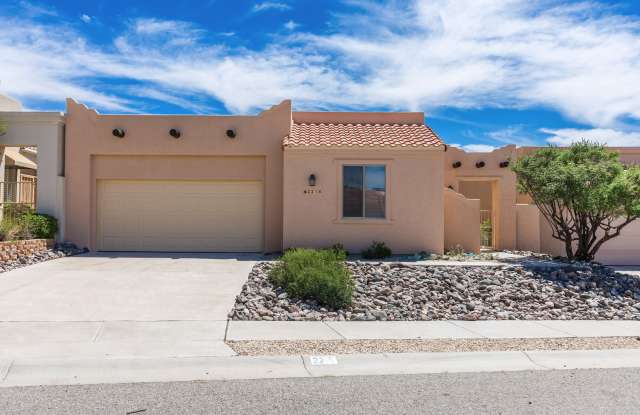 Beautiful Light and Bright Home located off Roadrunner photos photos