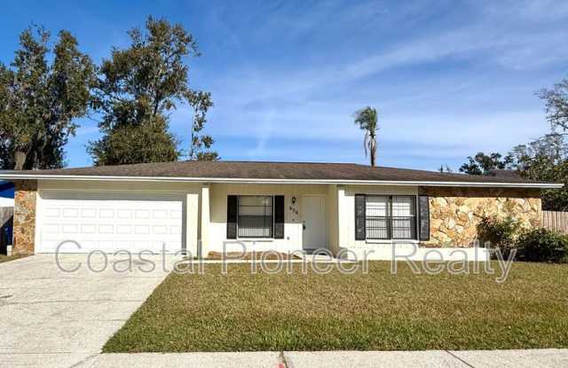 606 Sandy Creek Dr - 606 Sandy Creek Drive, Bloomingdale, FL 33511