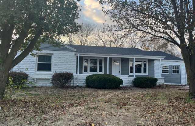 4 Bedroom, 2 Bath Home Near West Bypass! Gallery 1