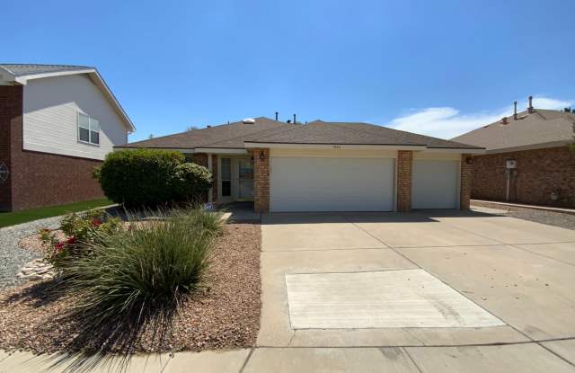 3 Bedroom Single Story home Near Paseo Del Norte Blvd NE  Rainbow Blvd NW! - 7024 Westford Place Northwest, Albuquerque, NM 87114