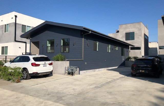 2824 S Cloverdale Avenue - 2824 South Cloverdale Avenue, Los Angeles, CA 90016