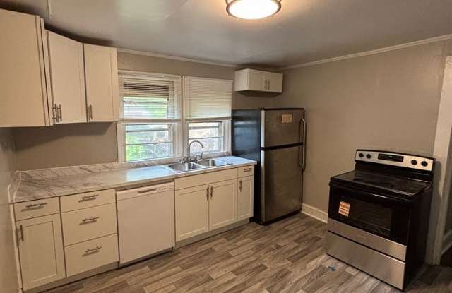 Spacious 2 Bed House - Waiting for you to Call HOME! DEPOSIT-FREE Renting option thru OBLIGO! Deposit Alternative available. photos photos