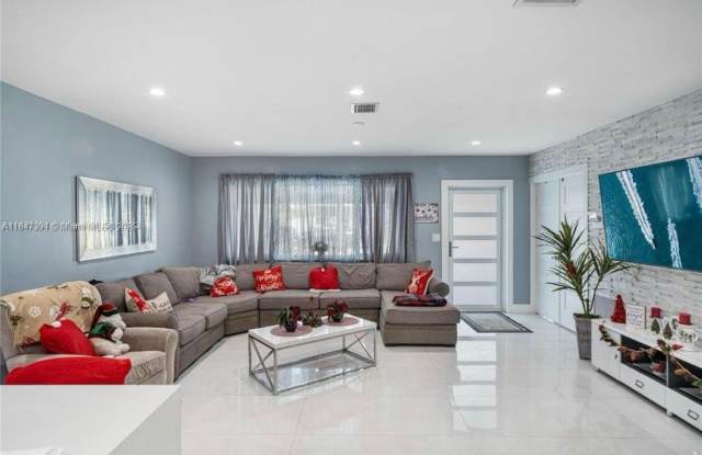 7130 SW 14th St photos photos